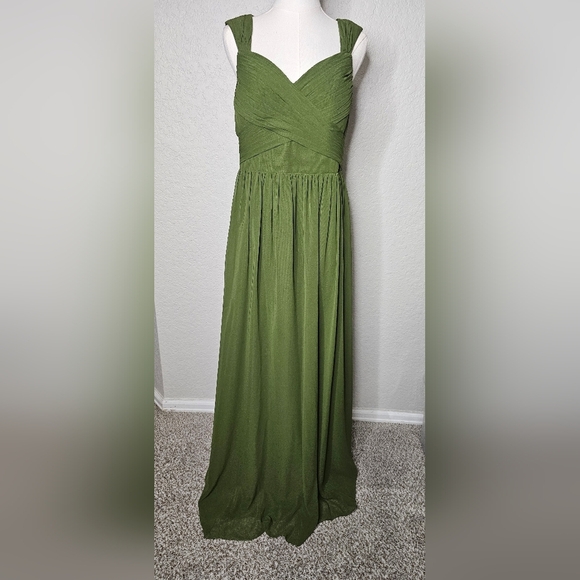 Azazie Dresses & Skirts - Azazie Womens  Forrest Green Halter Neckline Chiffon Bridesmaid Formal Sz A10